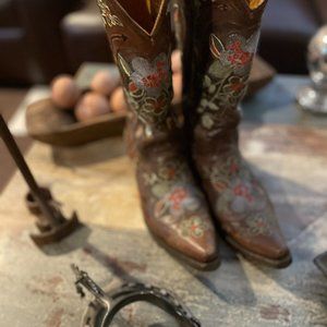 Old Gringo Bonnie Boots in Distressed Brown with Floral Embroidery 7B